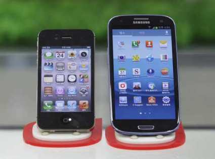 Apple takes aim at Samsung’s Galaxy S III phone