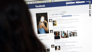 Facebook feeds narcissism, survey says